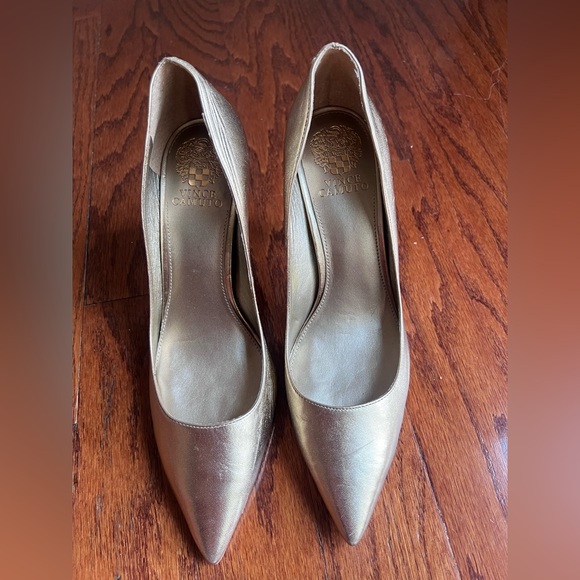 Brand New Vince Camuto Metallic Silver Pointed-Toe Pumps - Picture 5 of 6